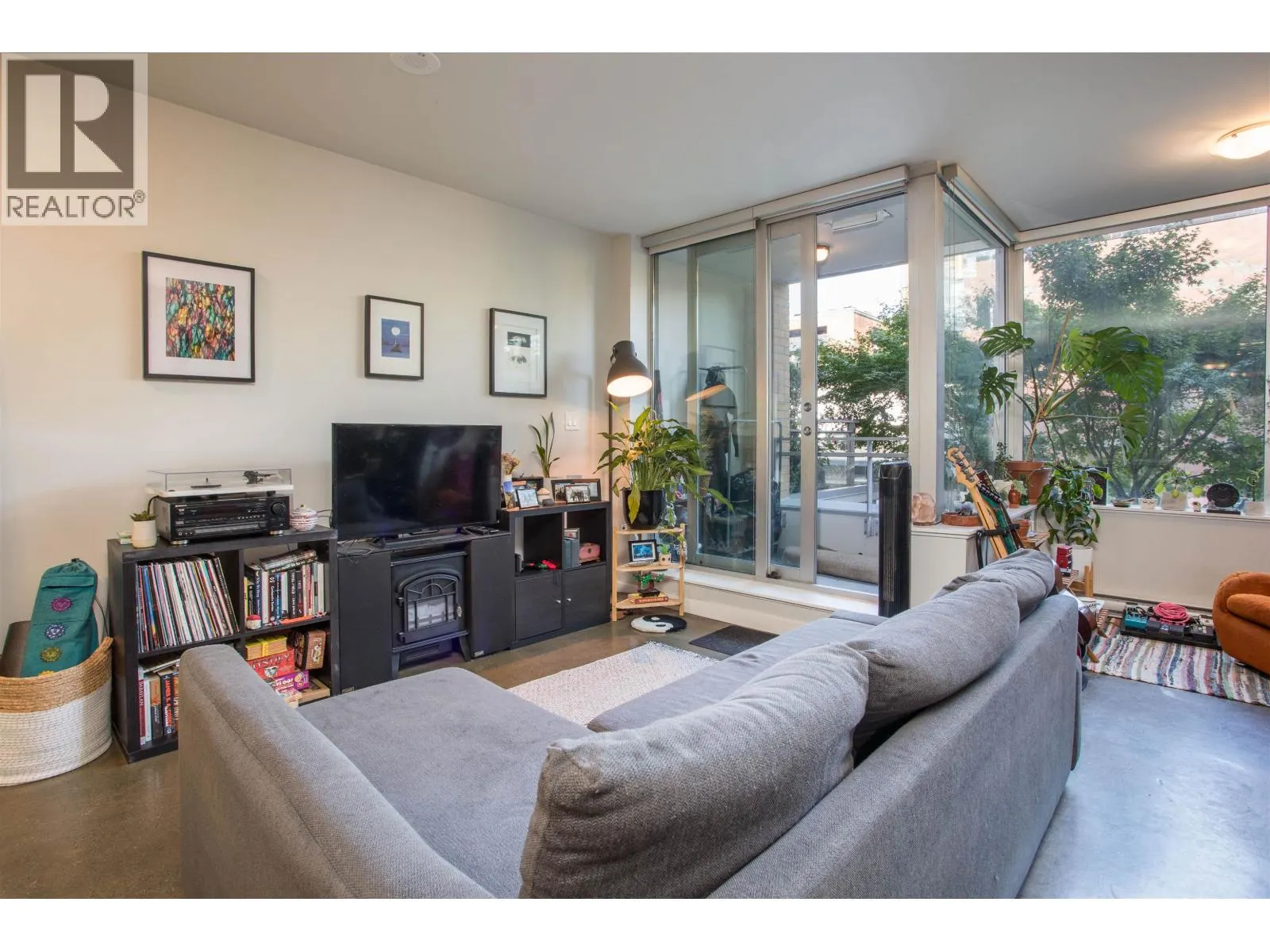 310 221 UNION STREET