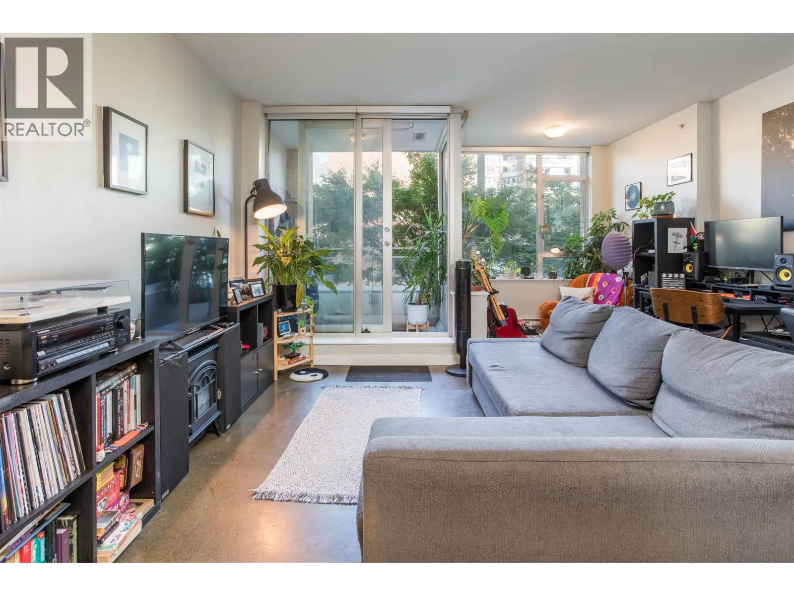310 221 UNION STREET