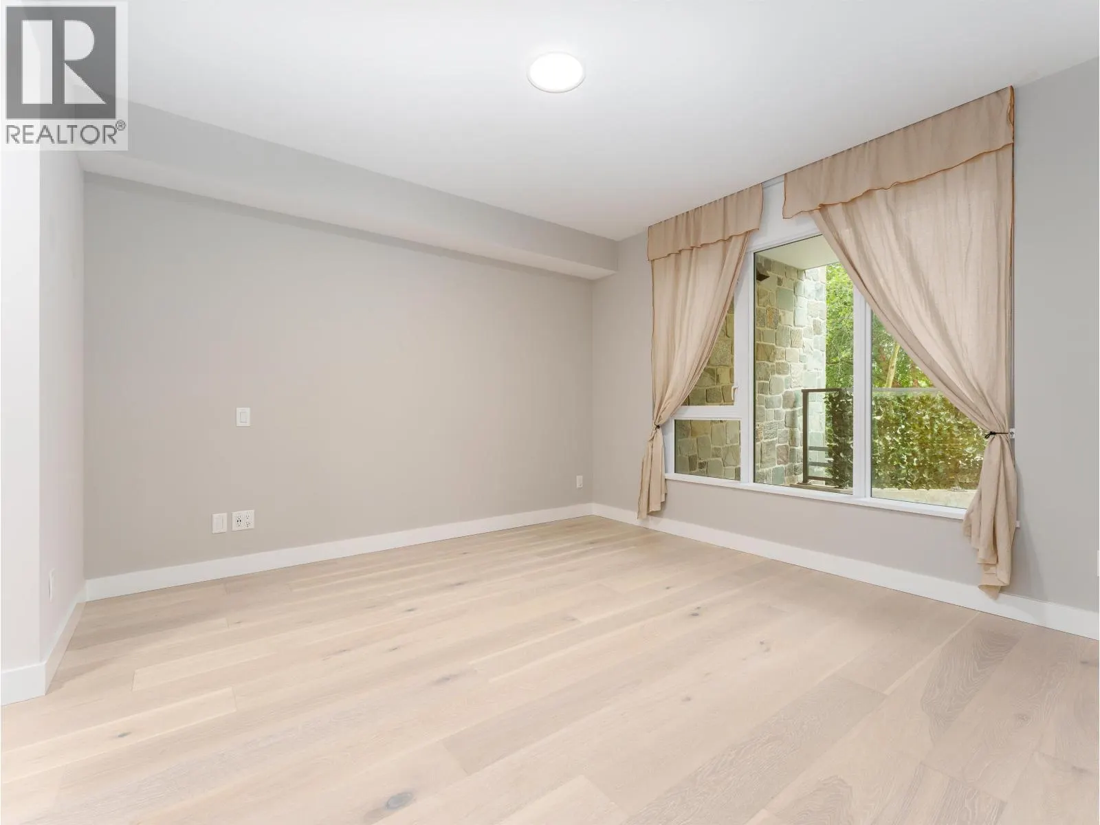101 2738 LIBRARY LANE