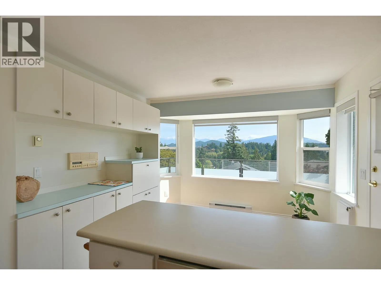 808 BAYVIEW HEIGHTS ROAD