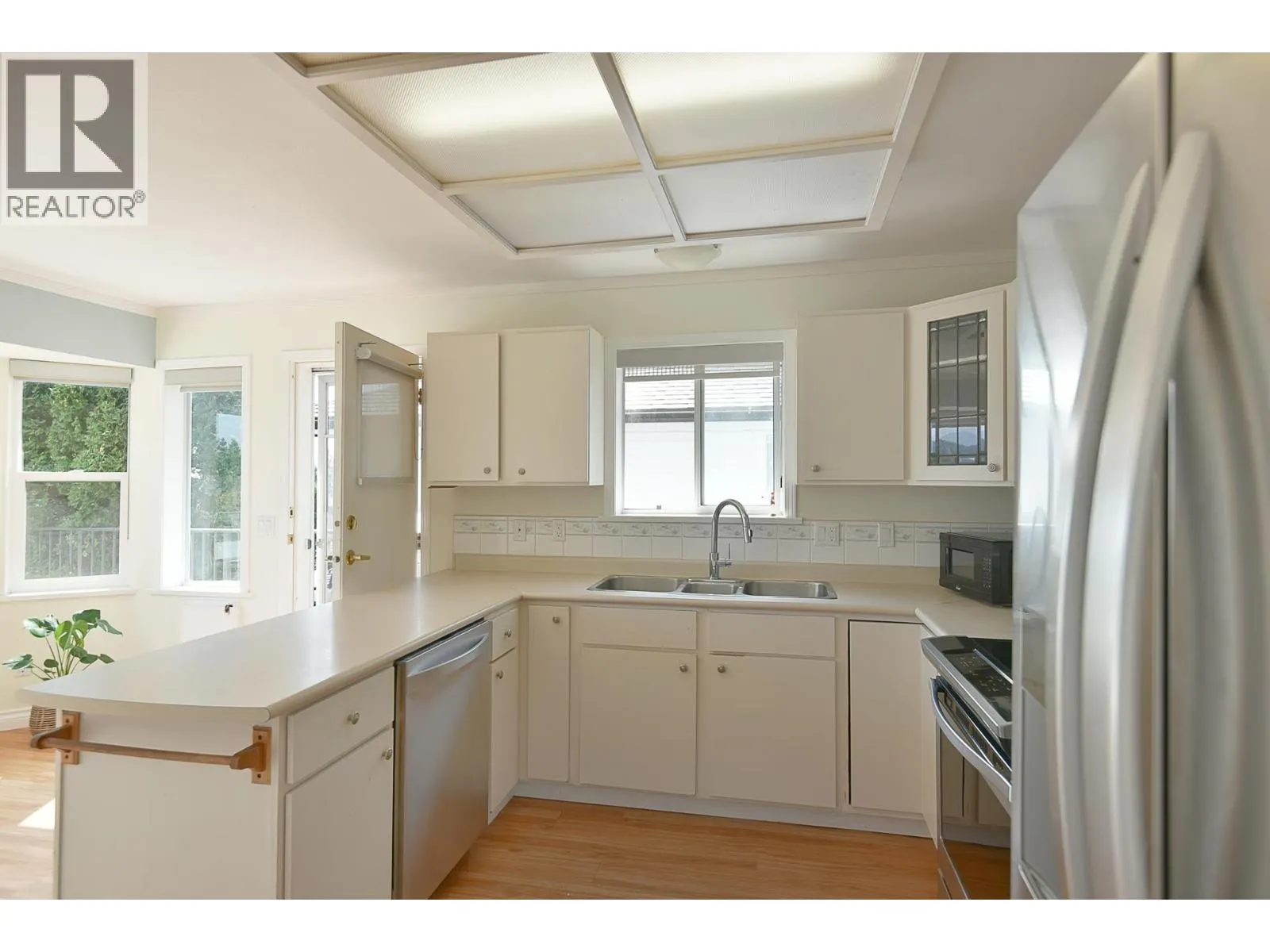 808 BAYVIEW HEIGHTS ROAD