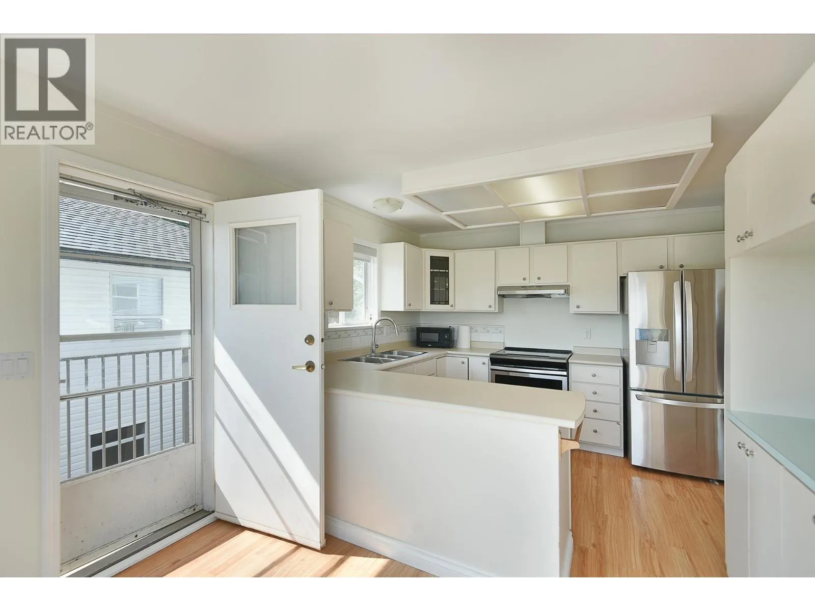 808 BAYVIEW HEIGHTS ROAD