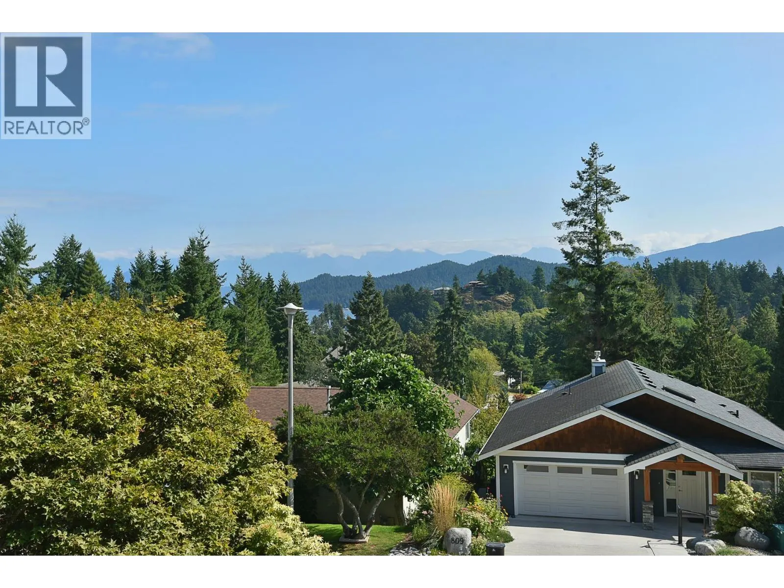 808 BAYVIEW HEIGHTS ROAD