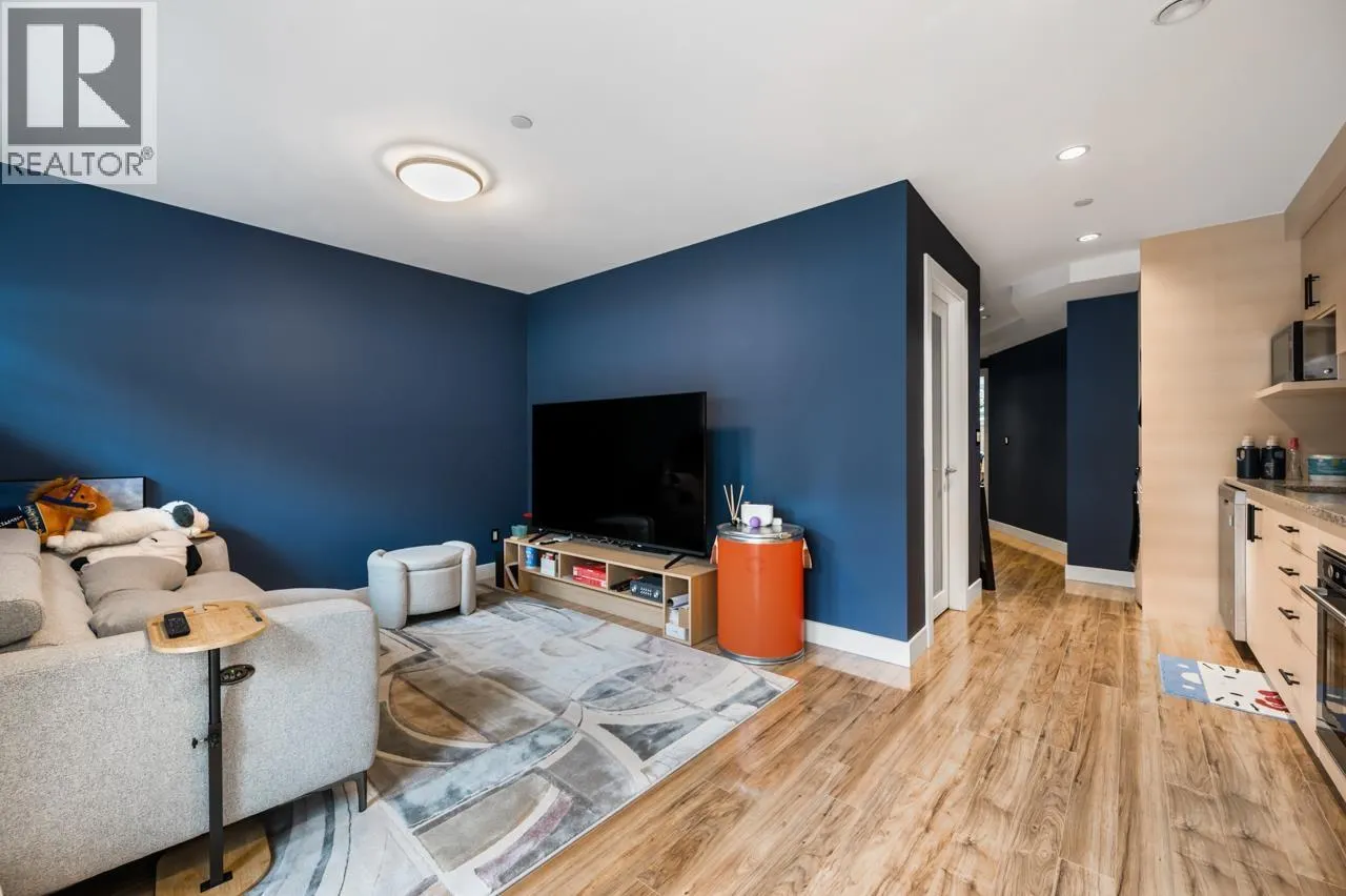 969 W 18TH AVENUE