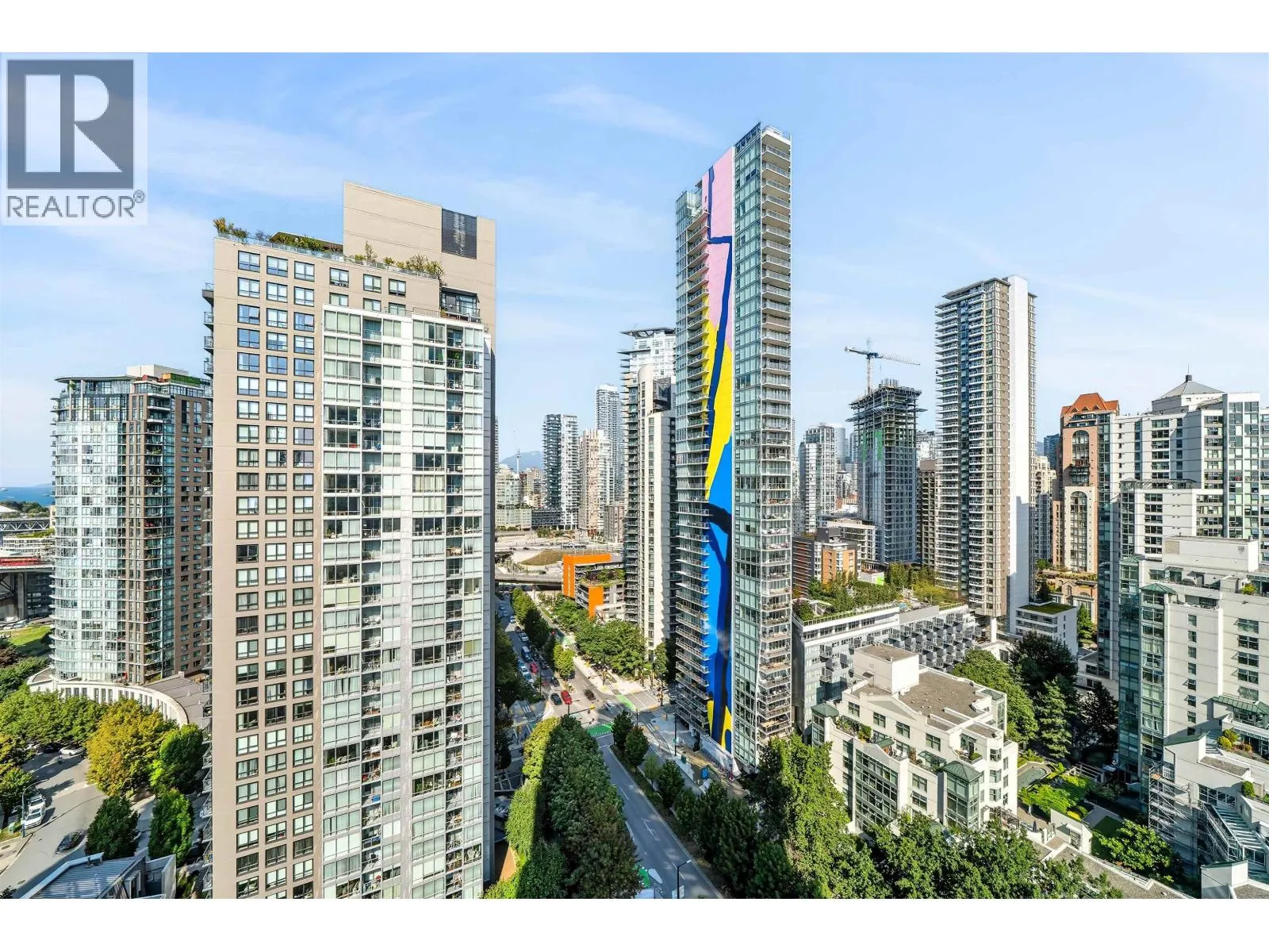 2705 1408 STRATHMORE MEWS