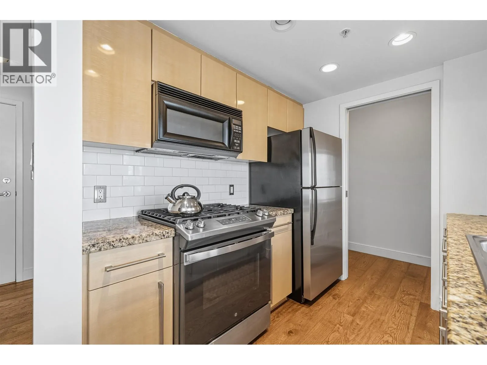 2705 1408 STRATHMORE MEWS