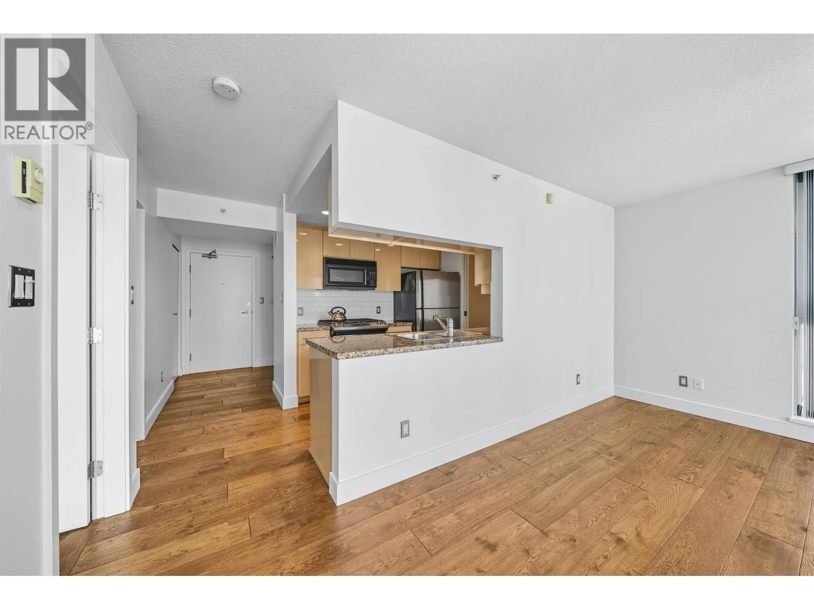 2705 1408 STRATHMORE MEWS
