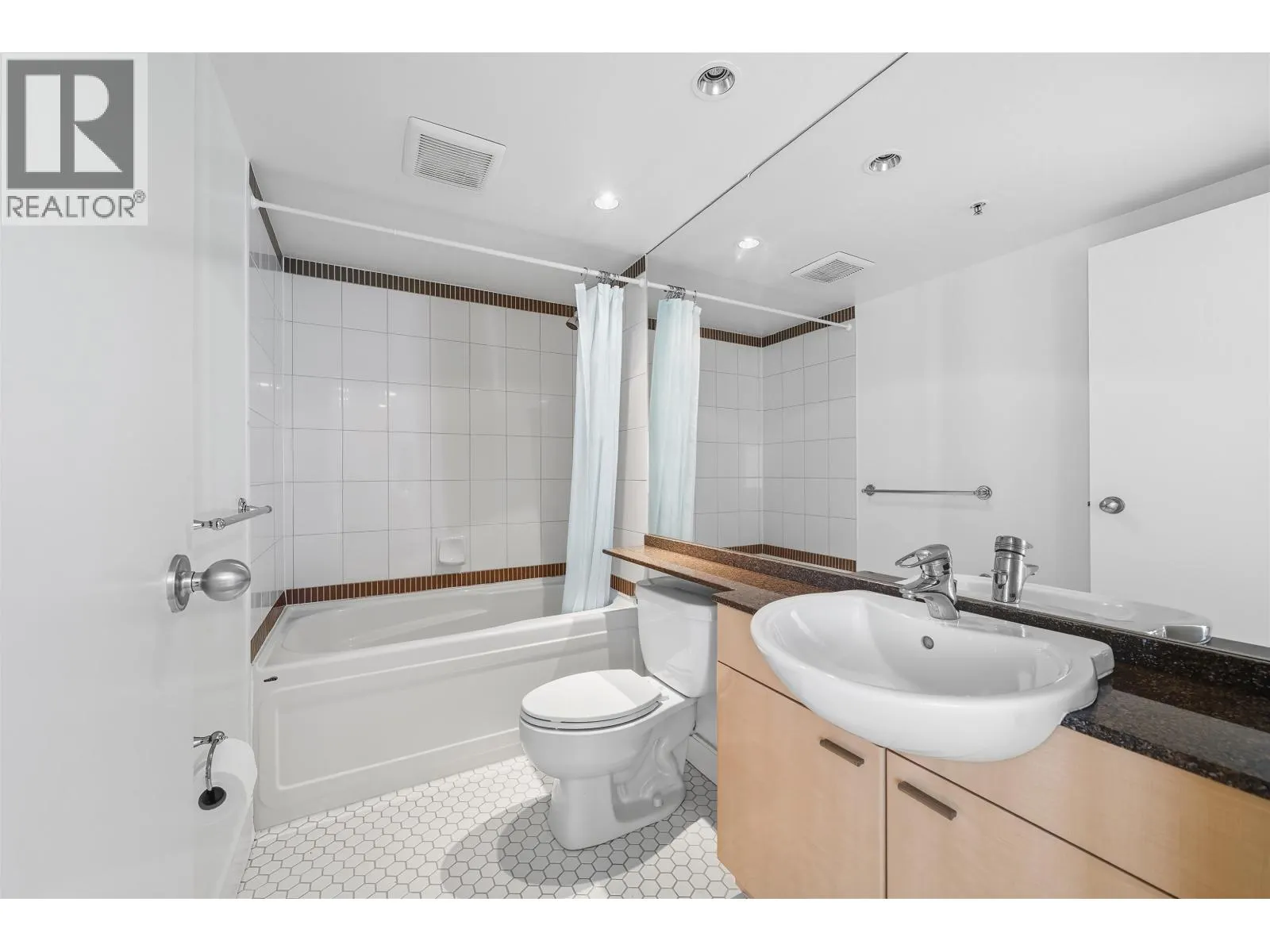2705 1408 STRATHMORE MEWS
