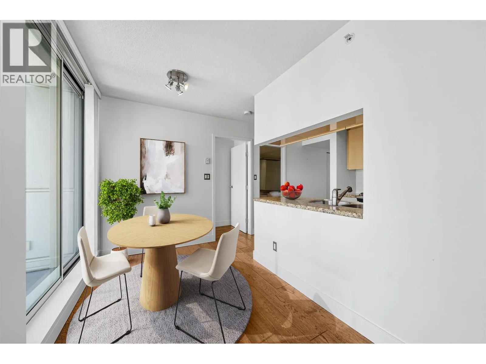 2705 1408 STRATHMORE MEWS
