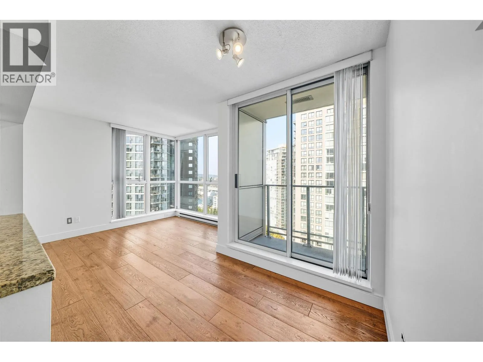 2705 1408 STRATHMORE MEWS