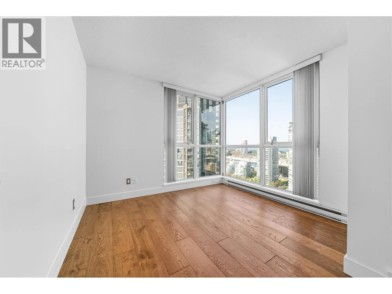 2705 1408 STRATHMORE MEWS