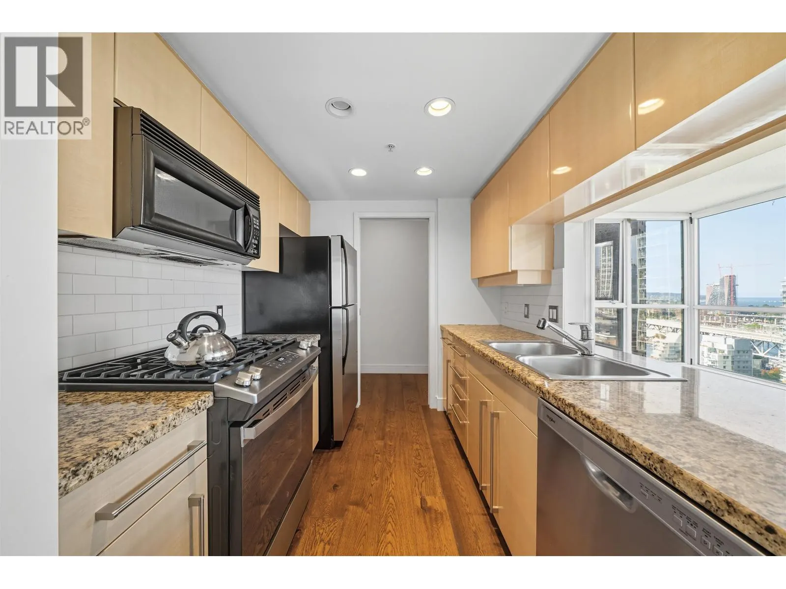 2705 1408 STRATHMORE MEWS