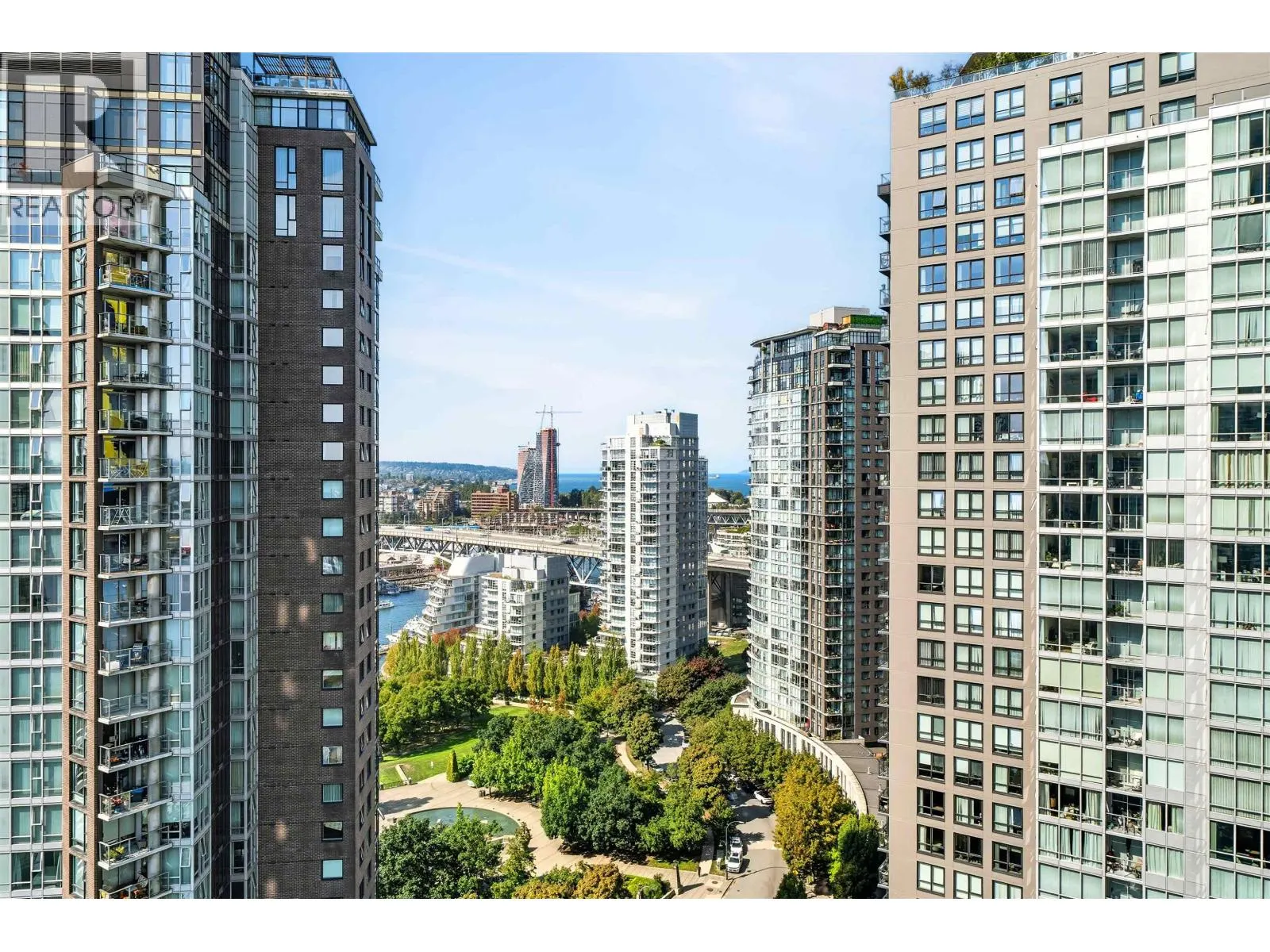 2705 1408 STRATHMORE MEWS