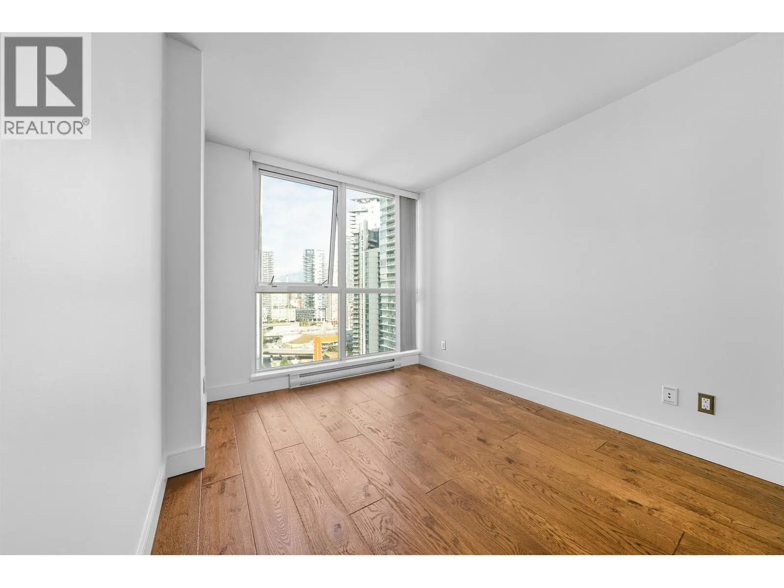 2705 1408 STRATHMORE MEWS