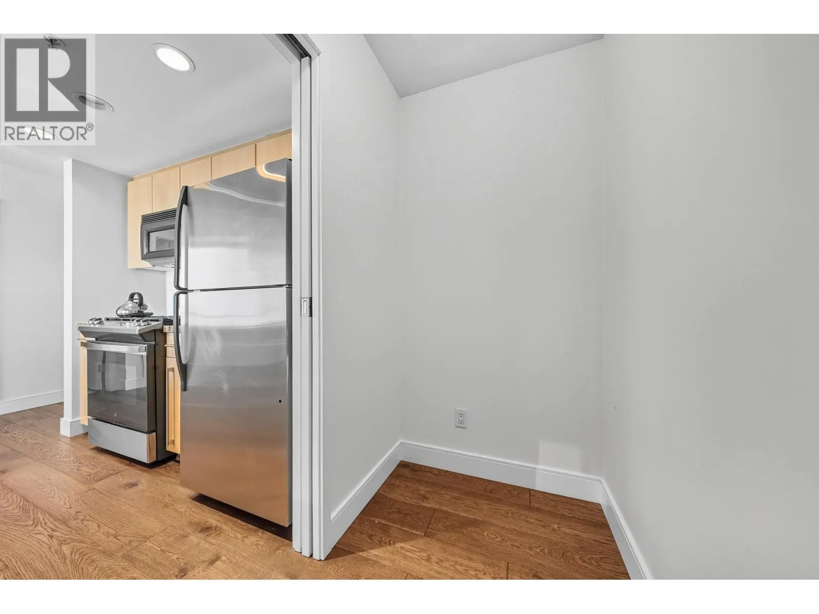 2705 1408 STRATHMORE MEWS
