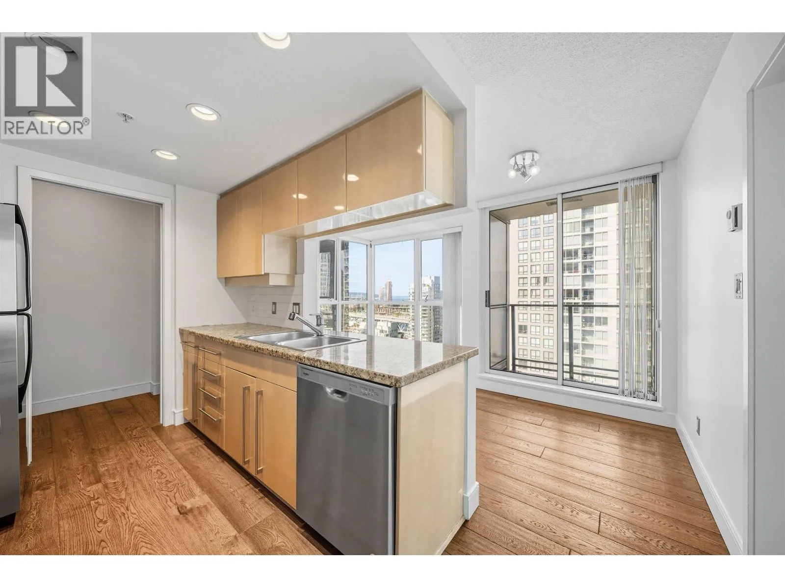 2705 1408 STRATHMORE MEWS