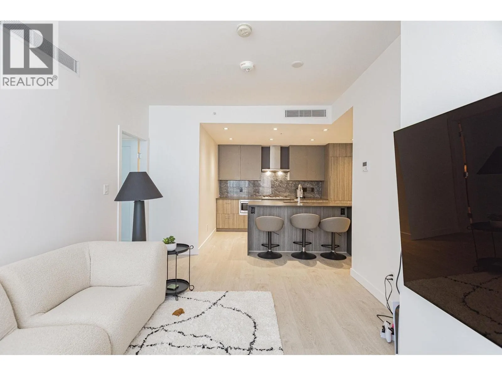 10xx 2288 ALPHA AVENUE