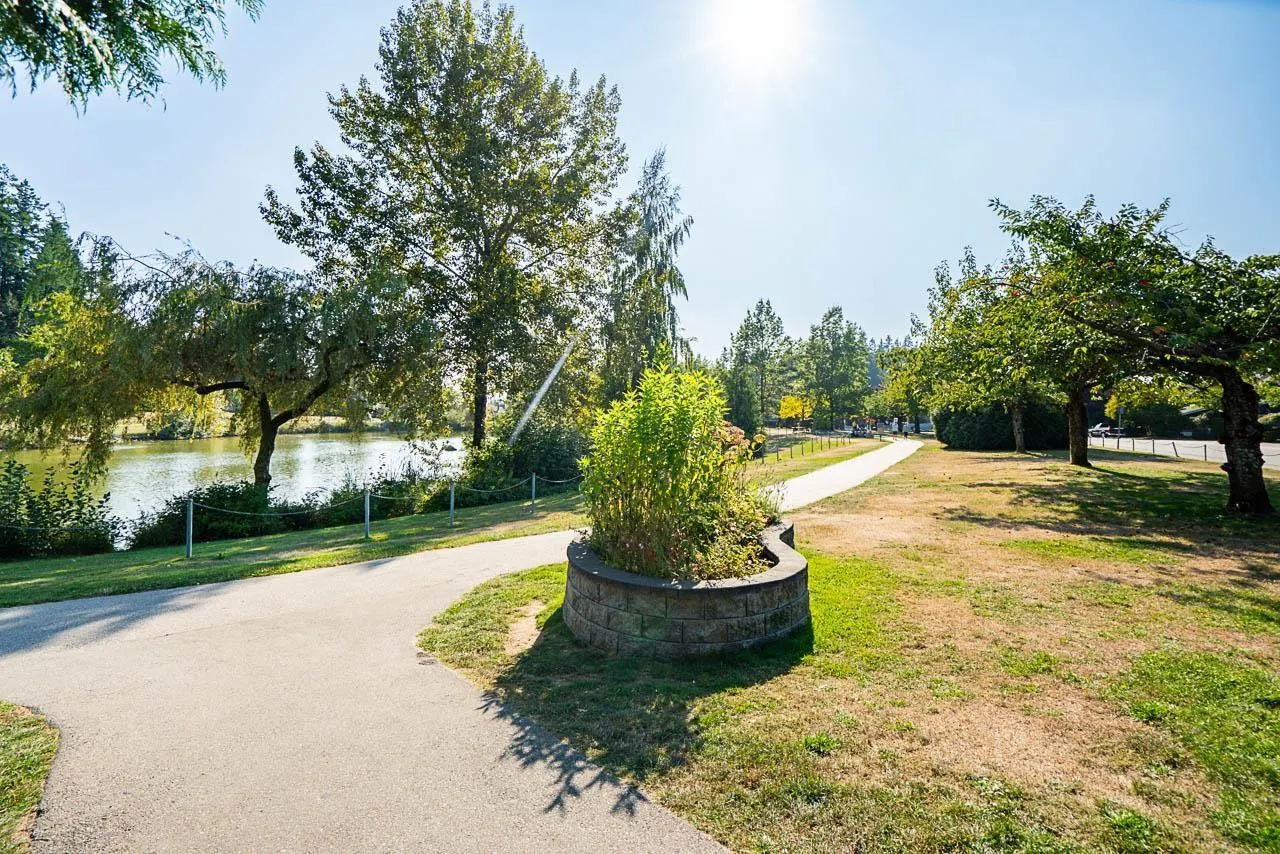 104 6109 BOUNDARY DRIVE WEST DRIVE