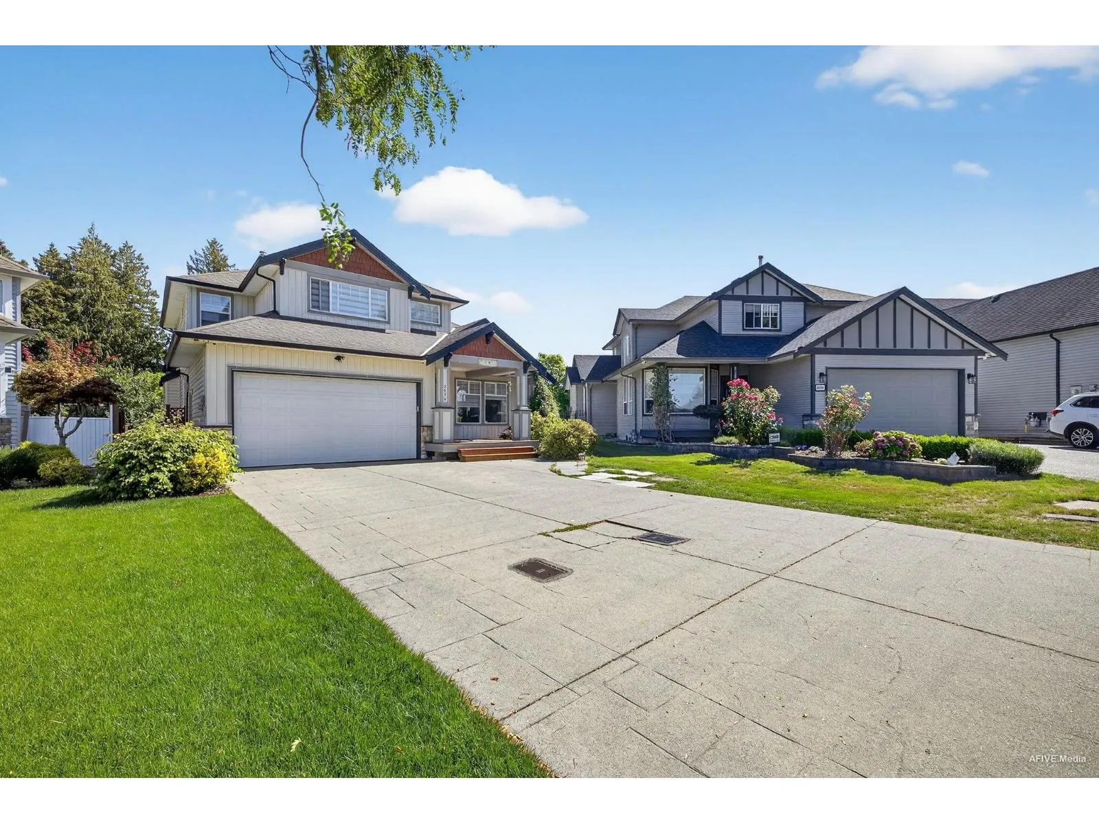 2898 BUFFER CRESCENT