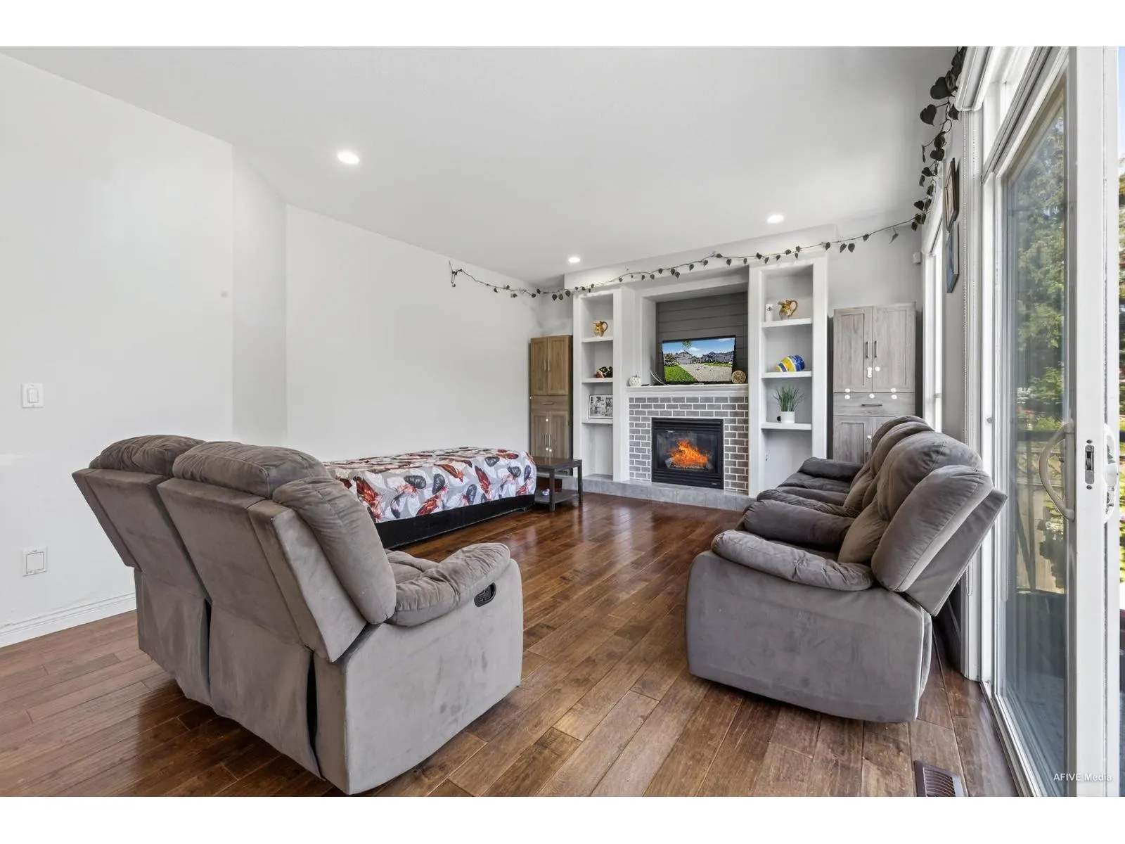2898 BUFFER CRESCENT