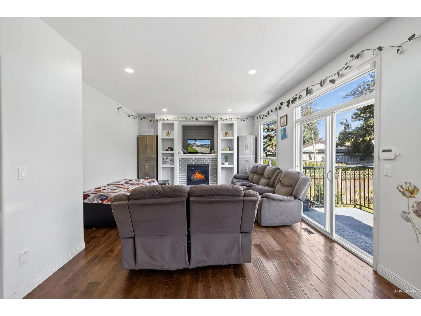 2898 BUFFER CRESCENT