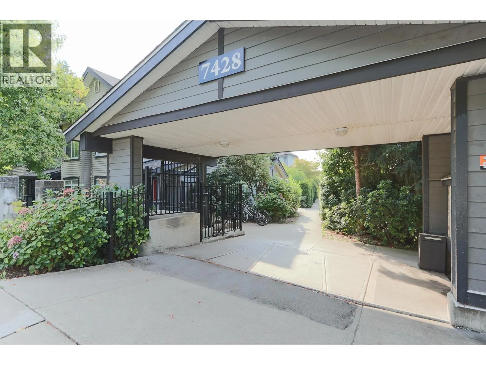68 7428 14 AVENUE
