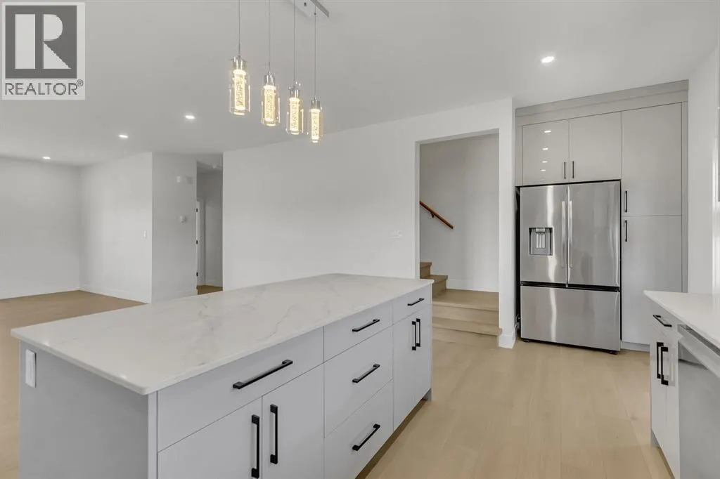 1204 2395 ROWE STREET