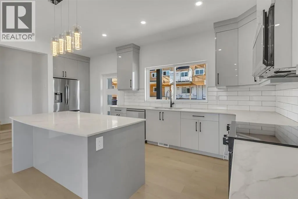 1204 2395 ROWE STREET