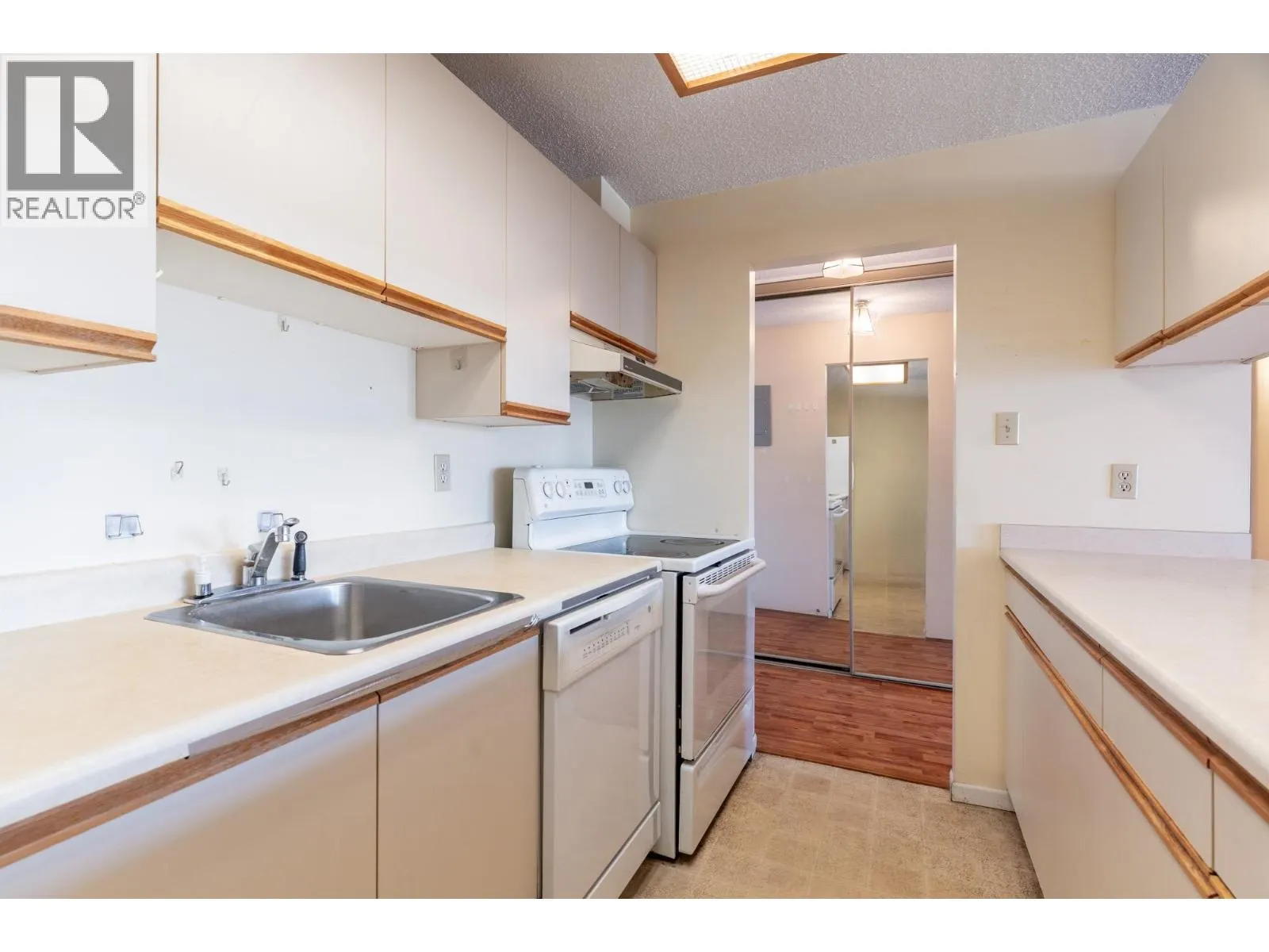 1401 6611 MINORU BOULEVARD
