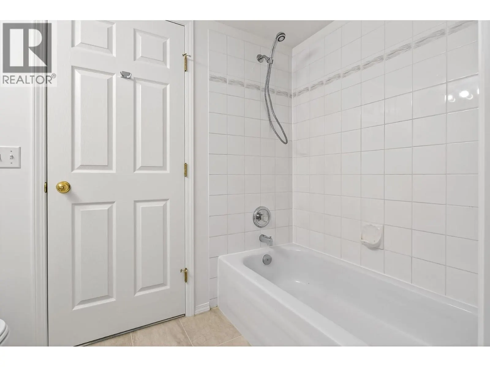 105 2435 WELCHER AVENUE