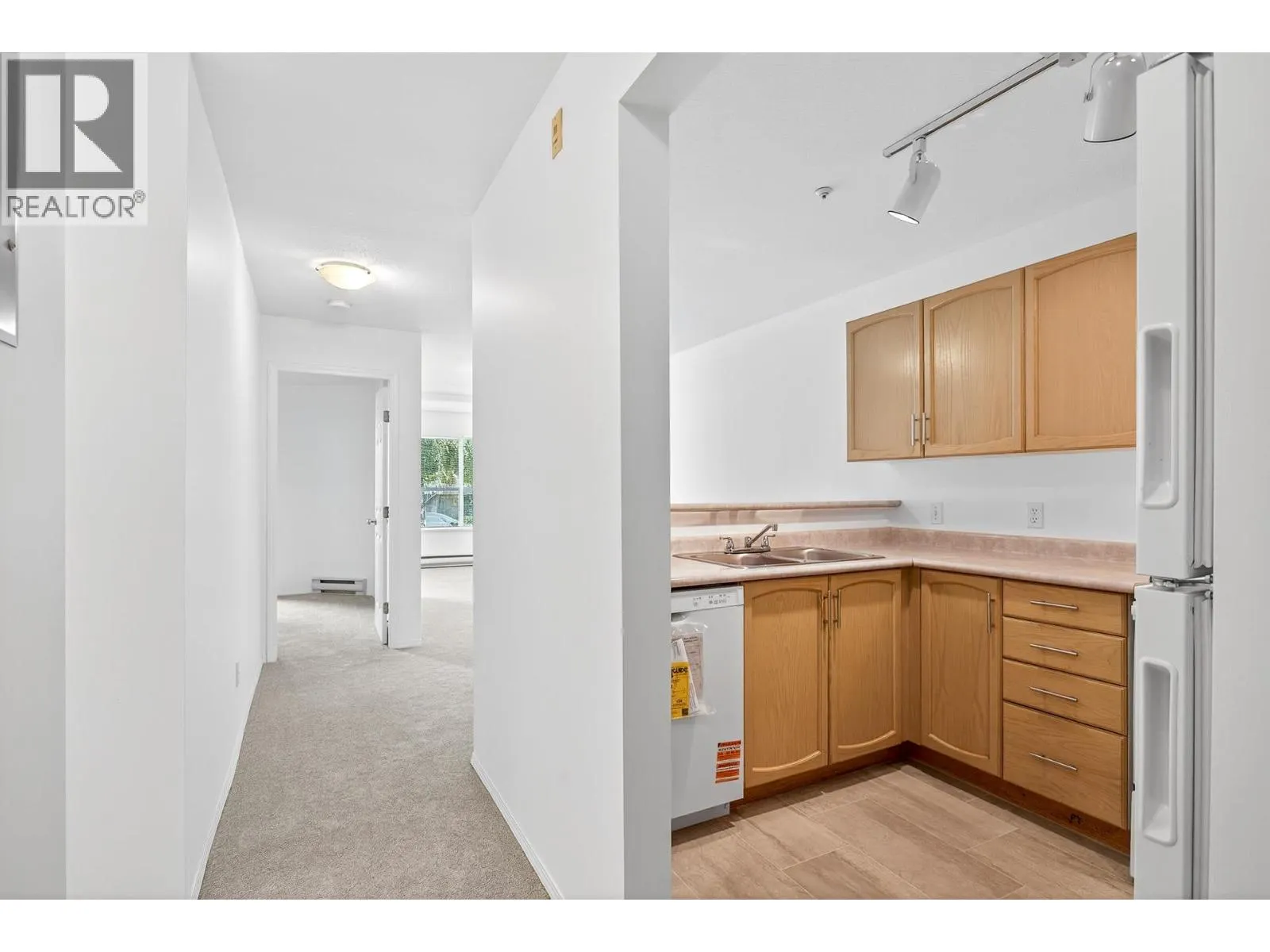 105 2435 WELCHER AVENUE