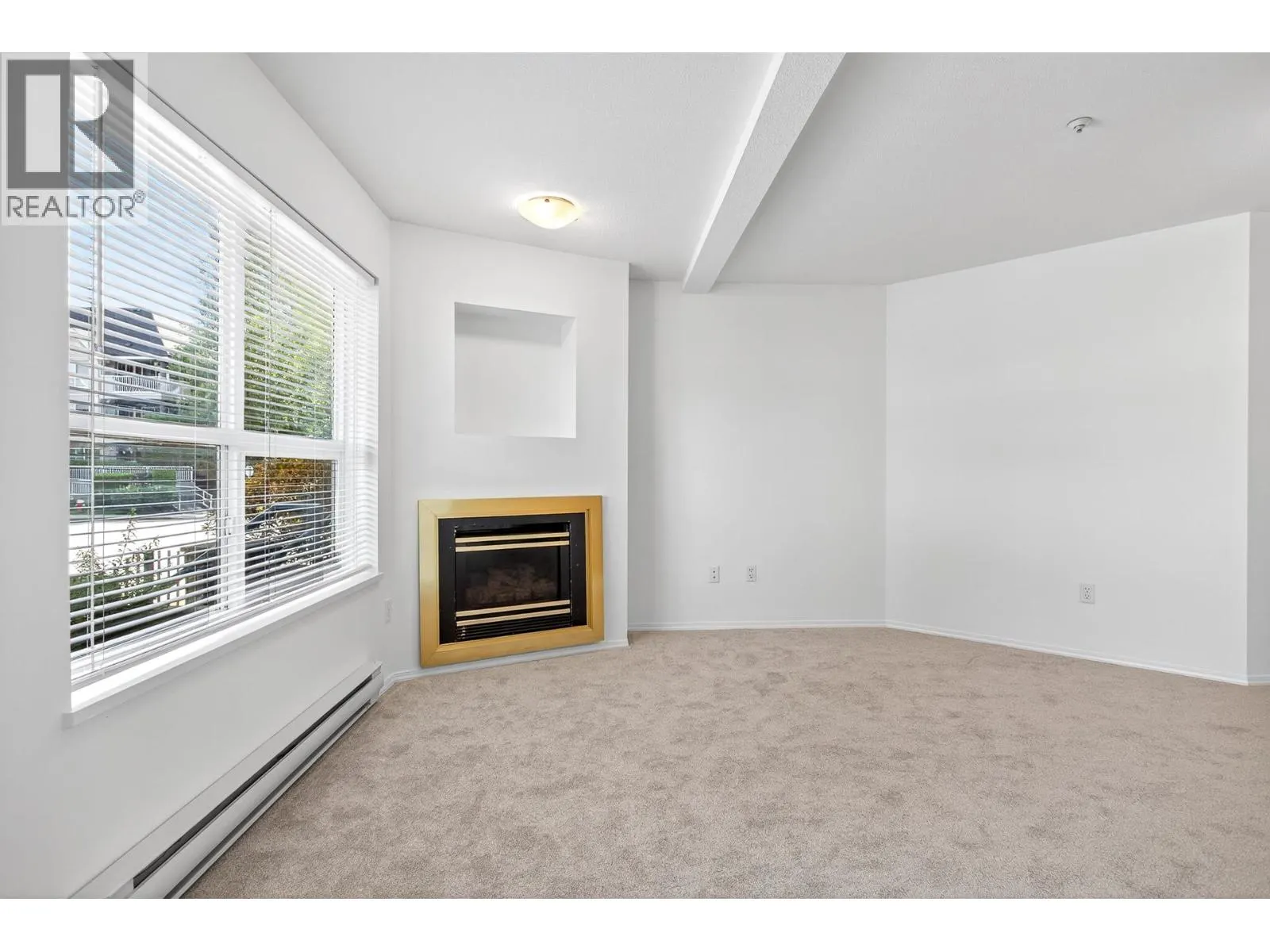 105 2435 WELCHER AVENUE