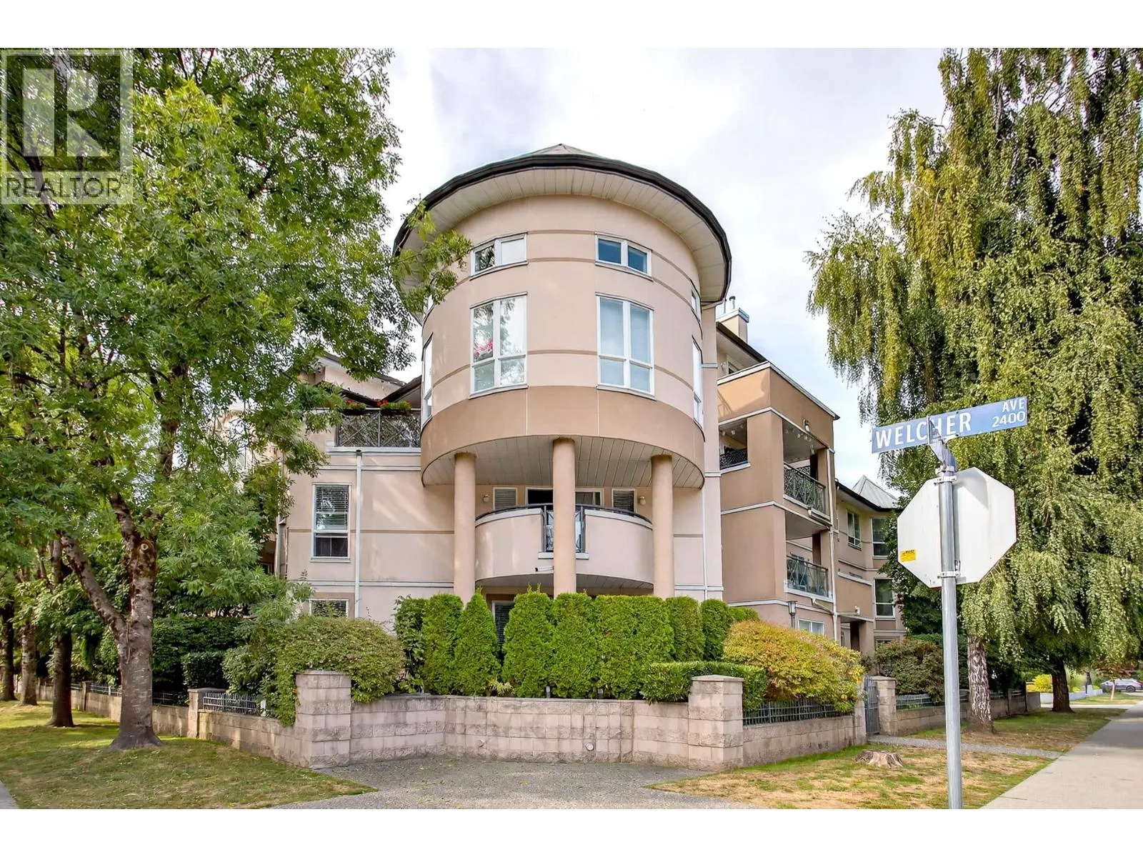 105 2435 WELCHER AVENUE