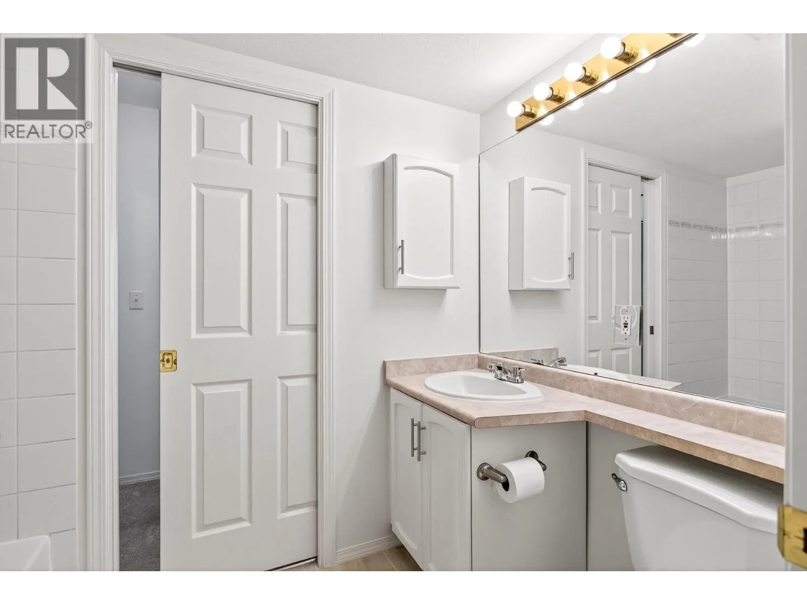 105 2435 WELCHER AVENUE