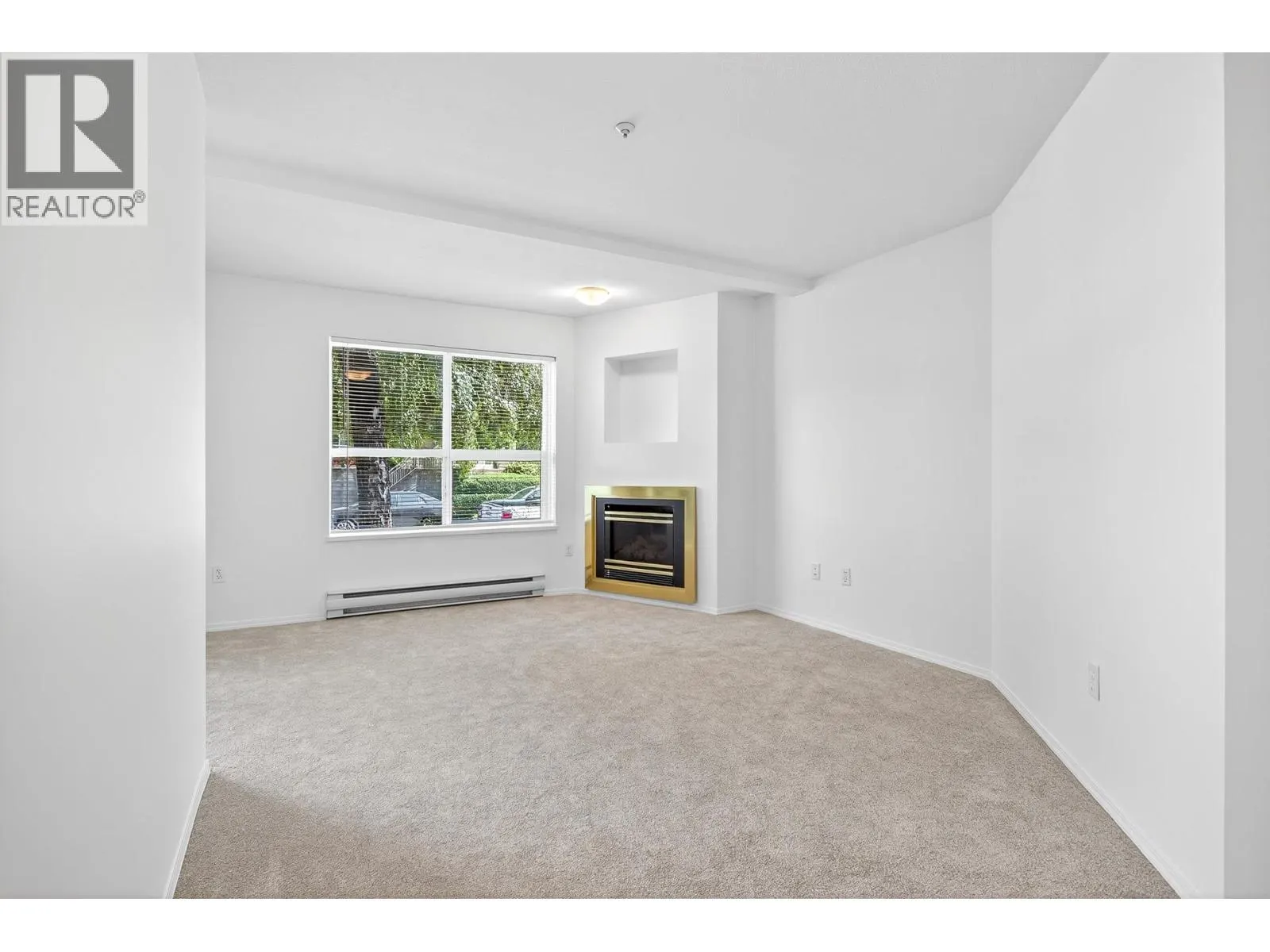 105 2435 WELCHER AVENUE