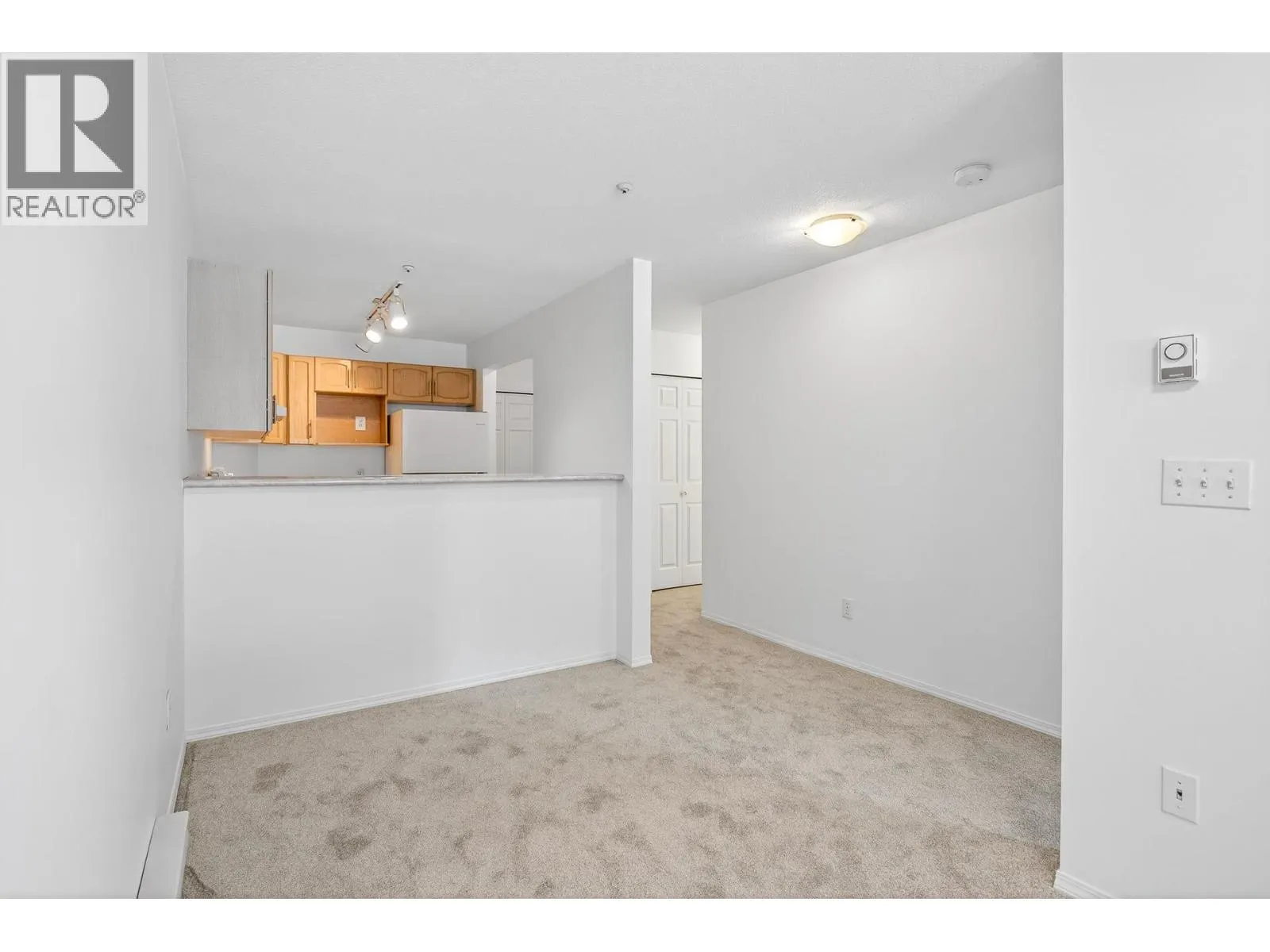 105 2435 WELCHER AVENUE