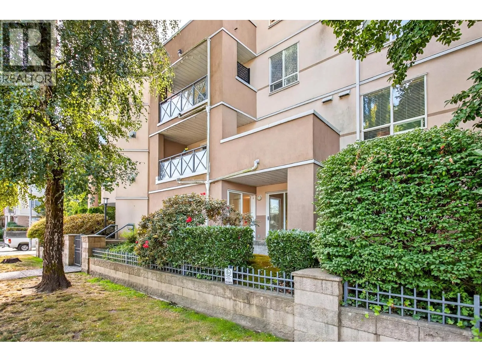 105 2435 WELCHER AVENUE