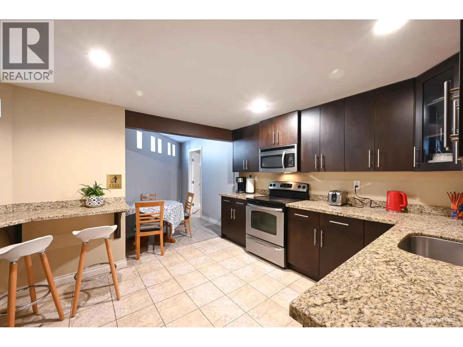 6339 CANADA WAY