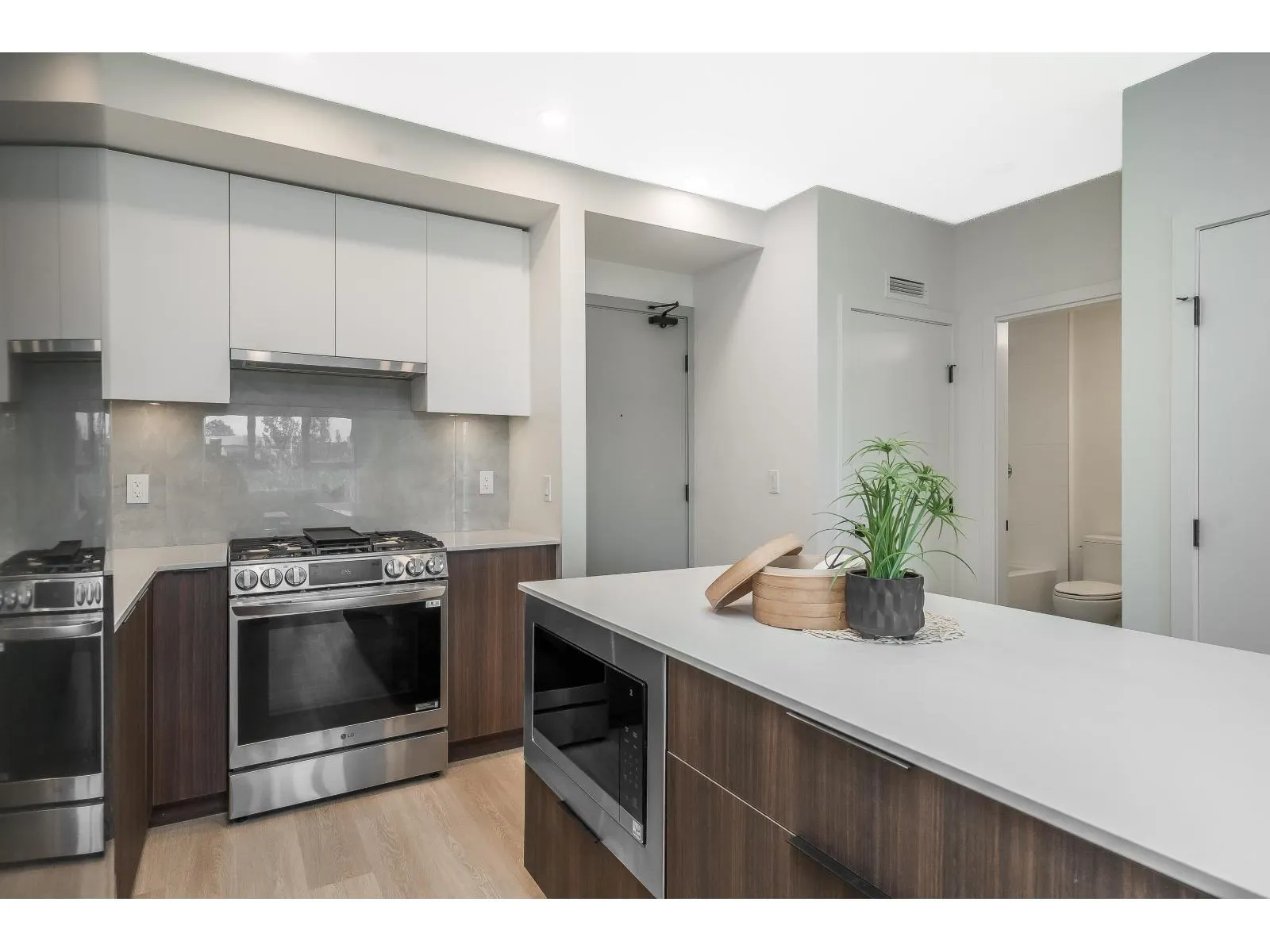 403 7980 206A STREET