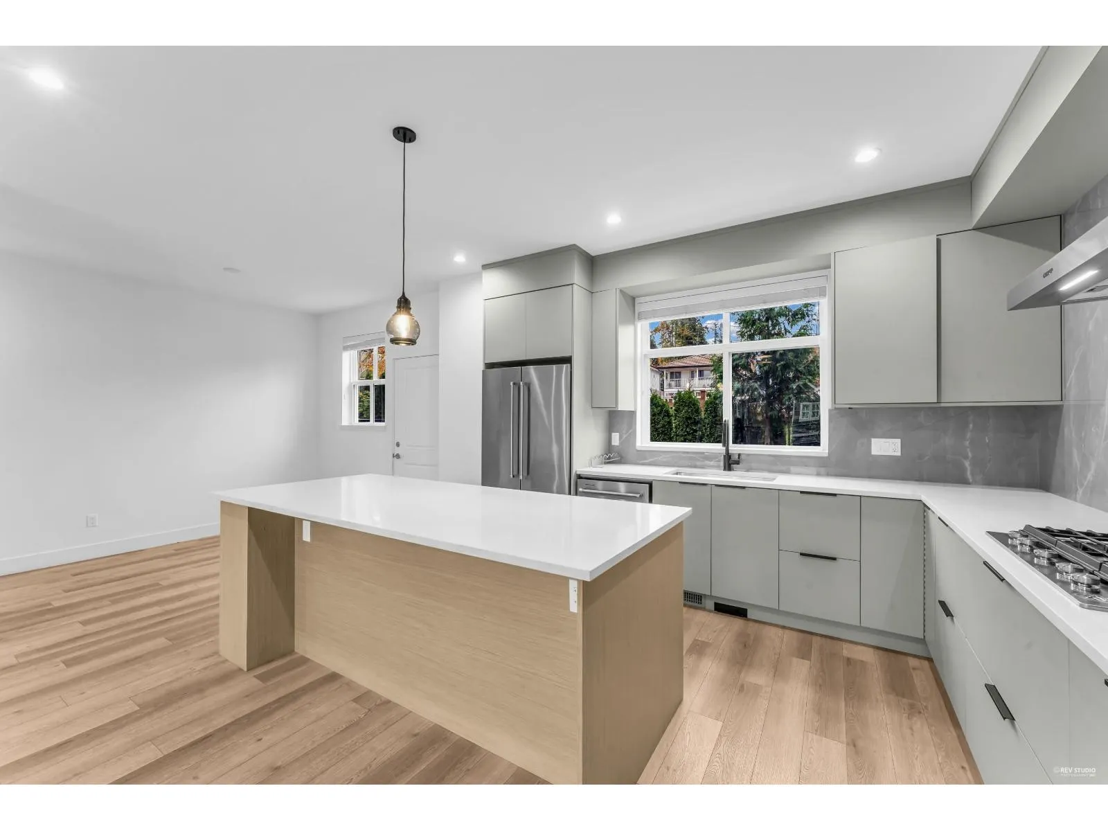 21 10488 124 STREET