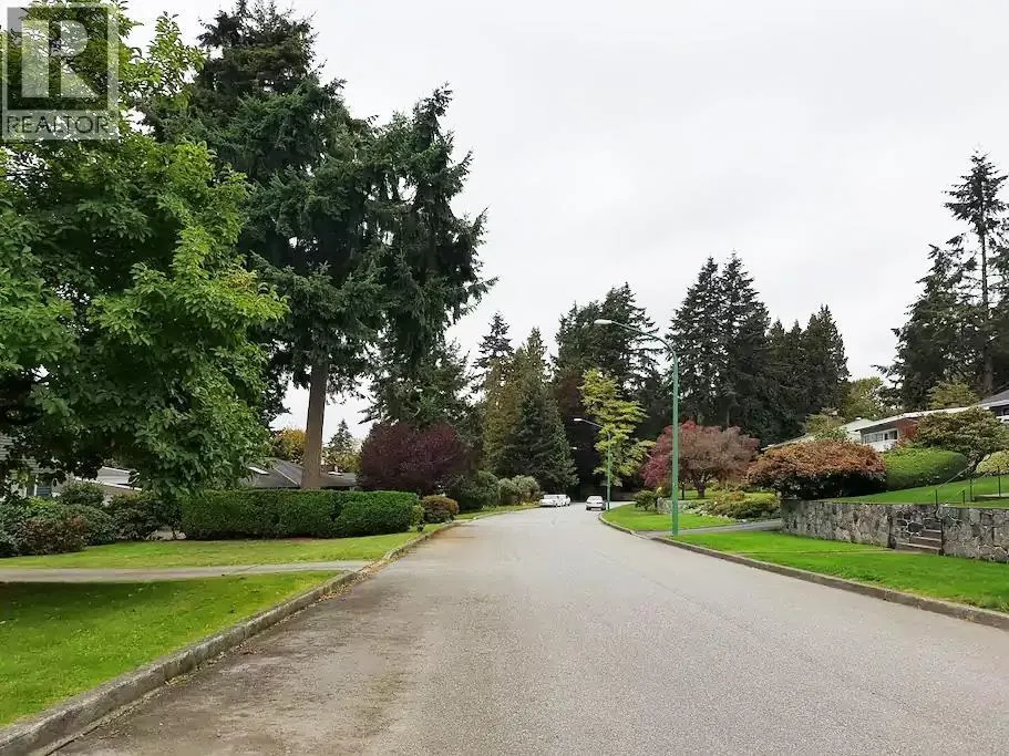 48xx MCKEE PLACE