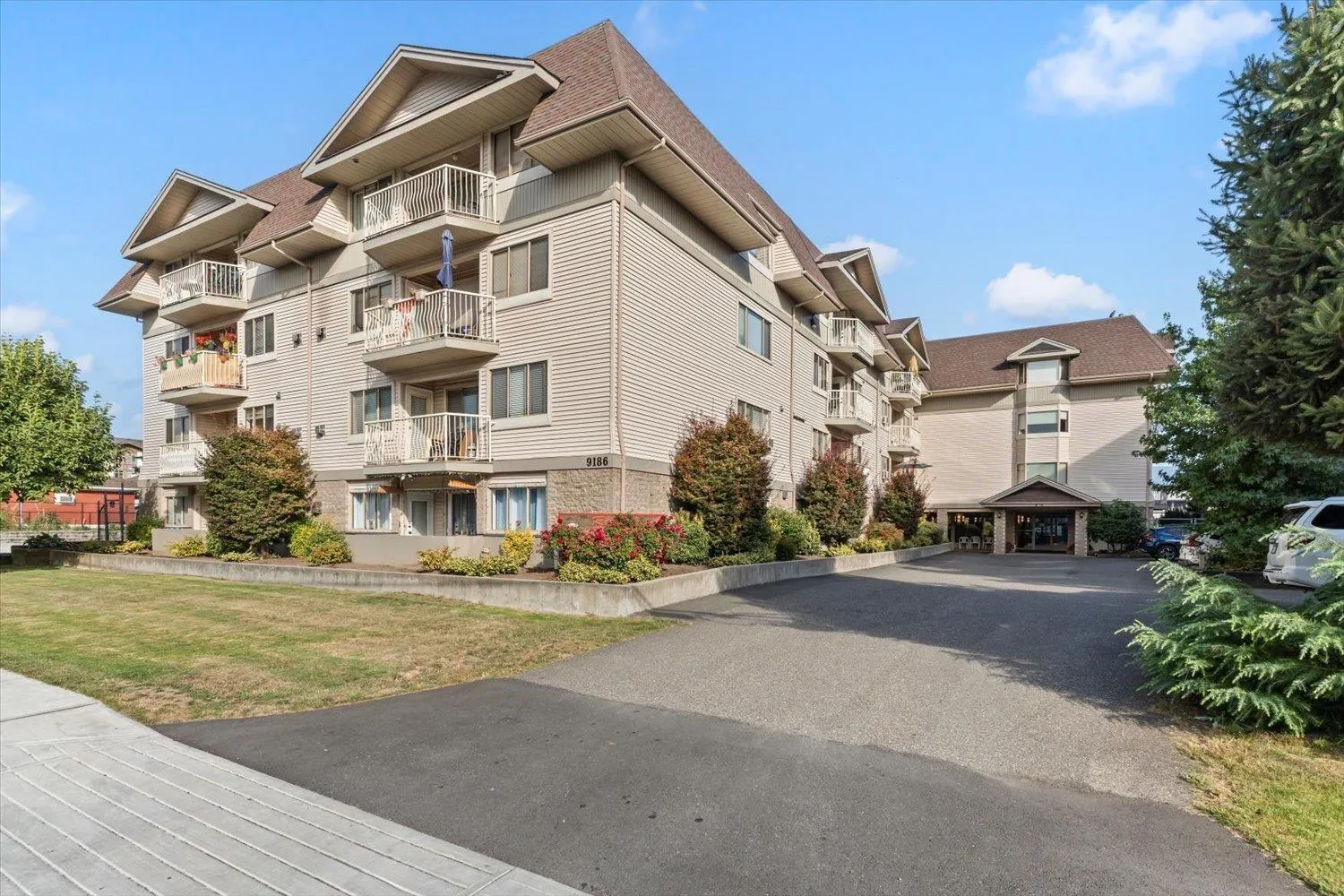 313 9186 EDWARD STREET|Chilliwack Proper West