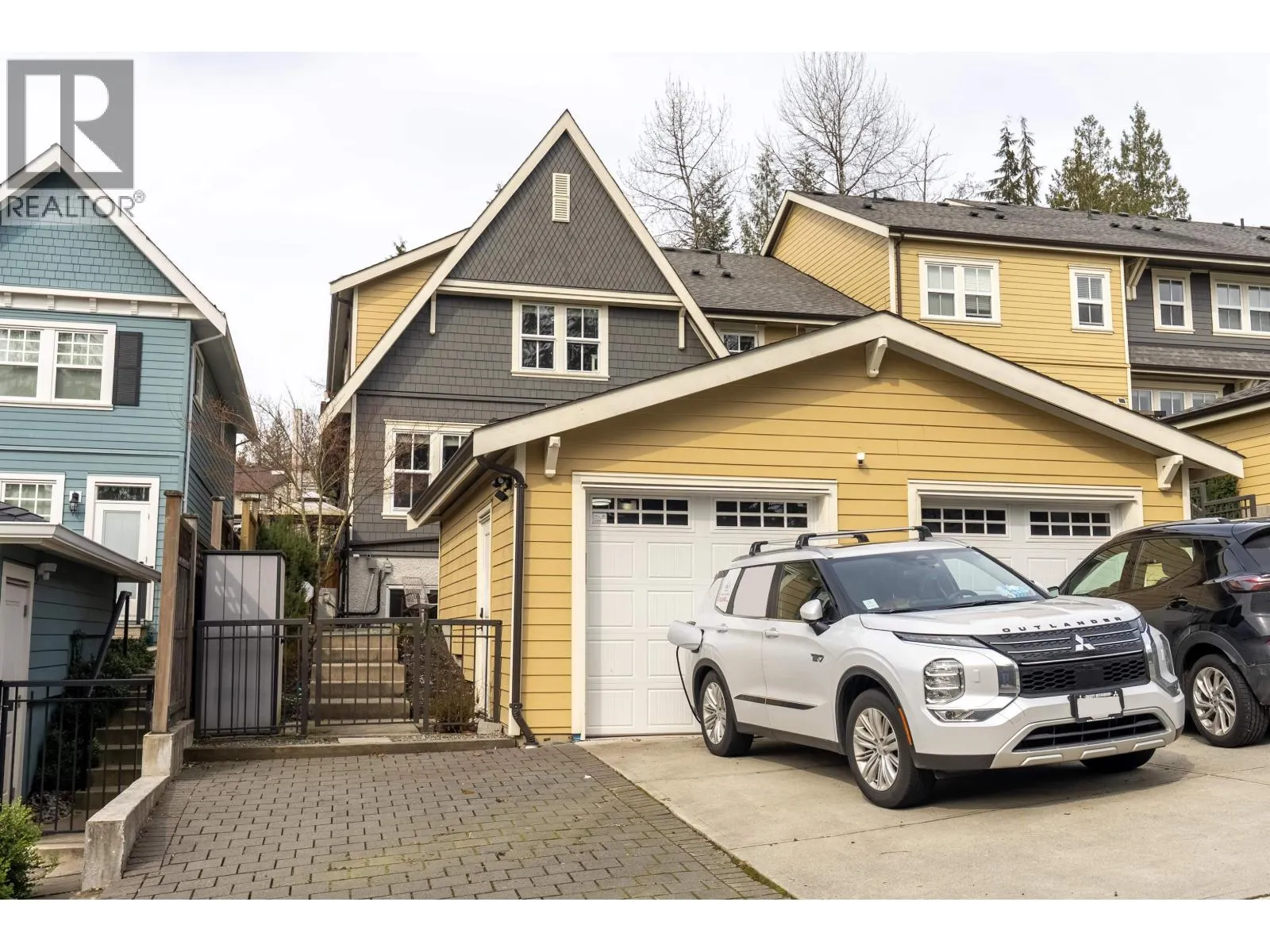 101 3416 QUEENSTON AVENUE