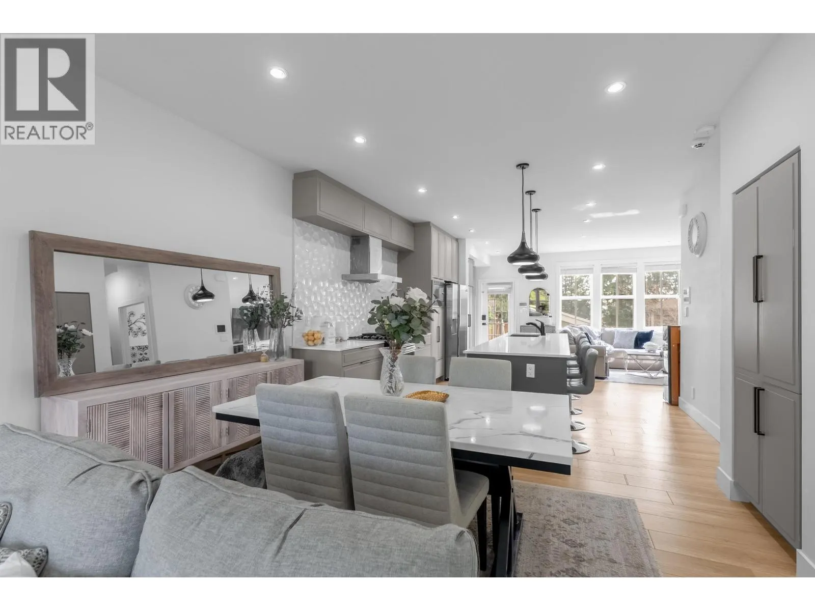 101 3416 QUEENSTON AVENUE