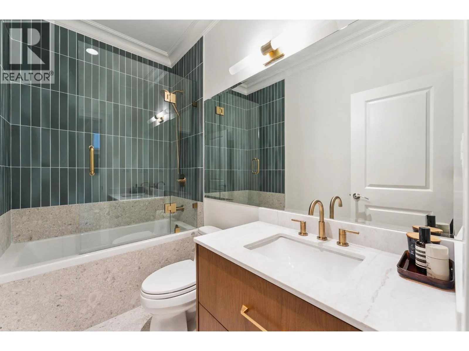 331 E 8TH STREET