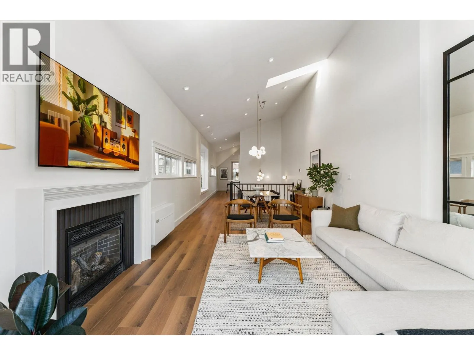 331 E 8TH STREET