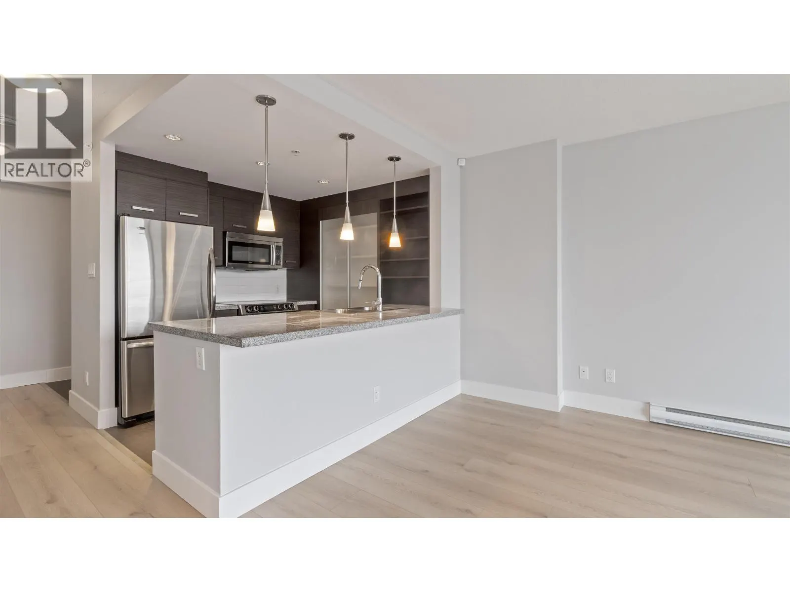 806 2959 GLEN DRIVE