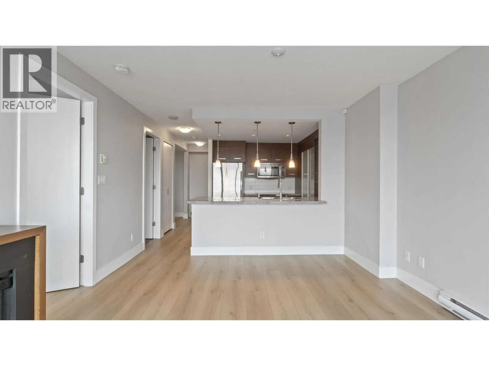 806 2959 GLEN DRIVE