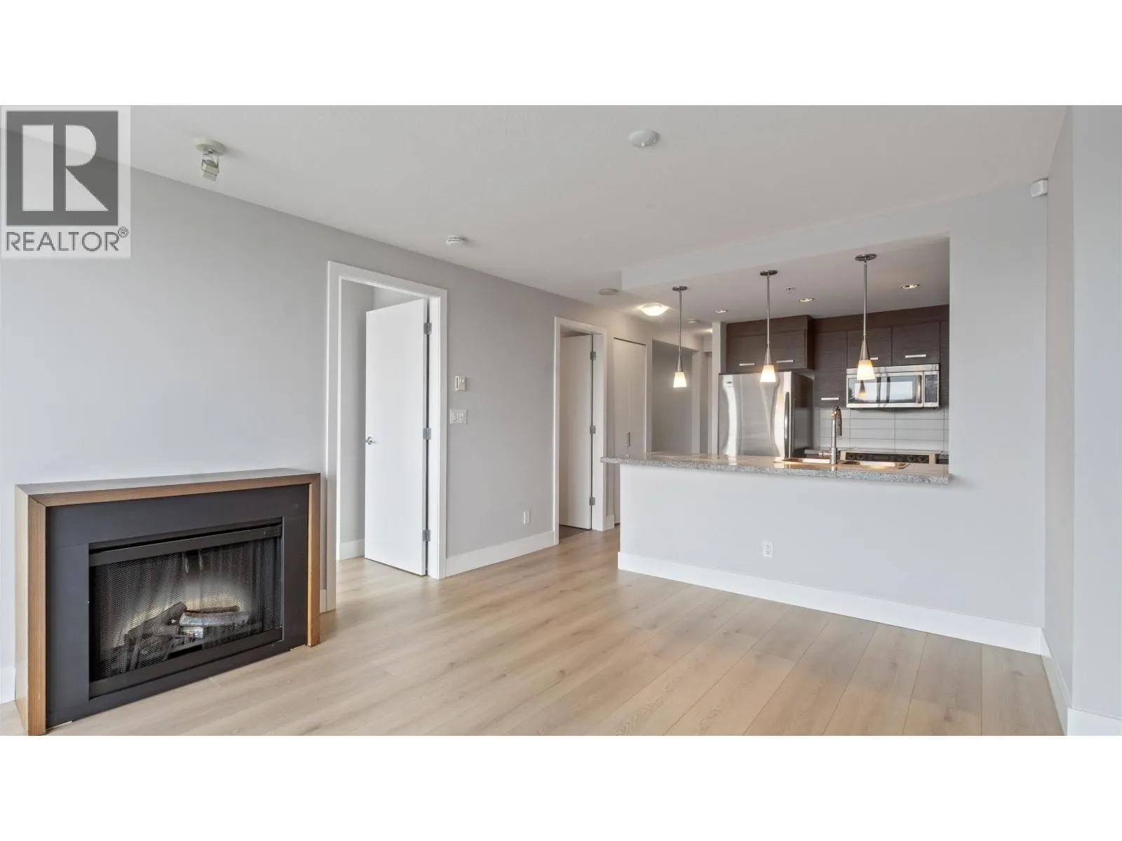 806 2959 GLEN DRIVE
