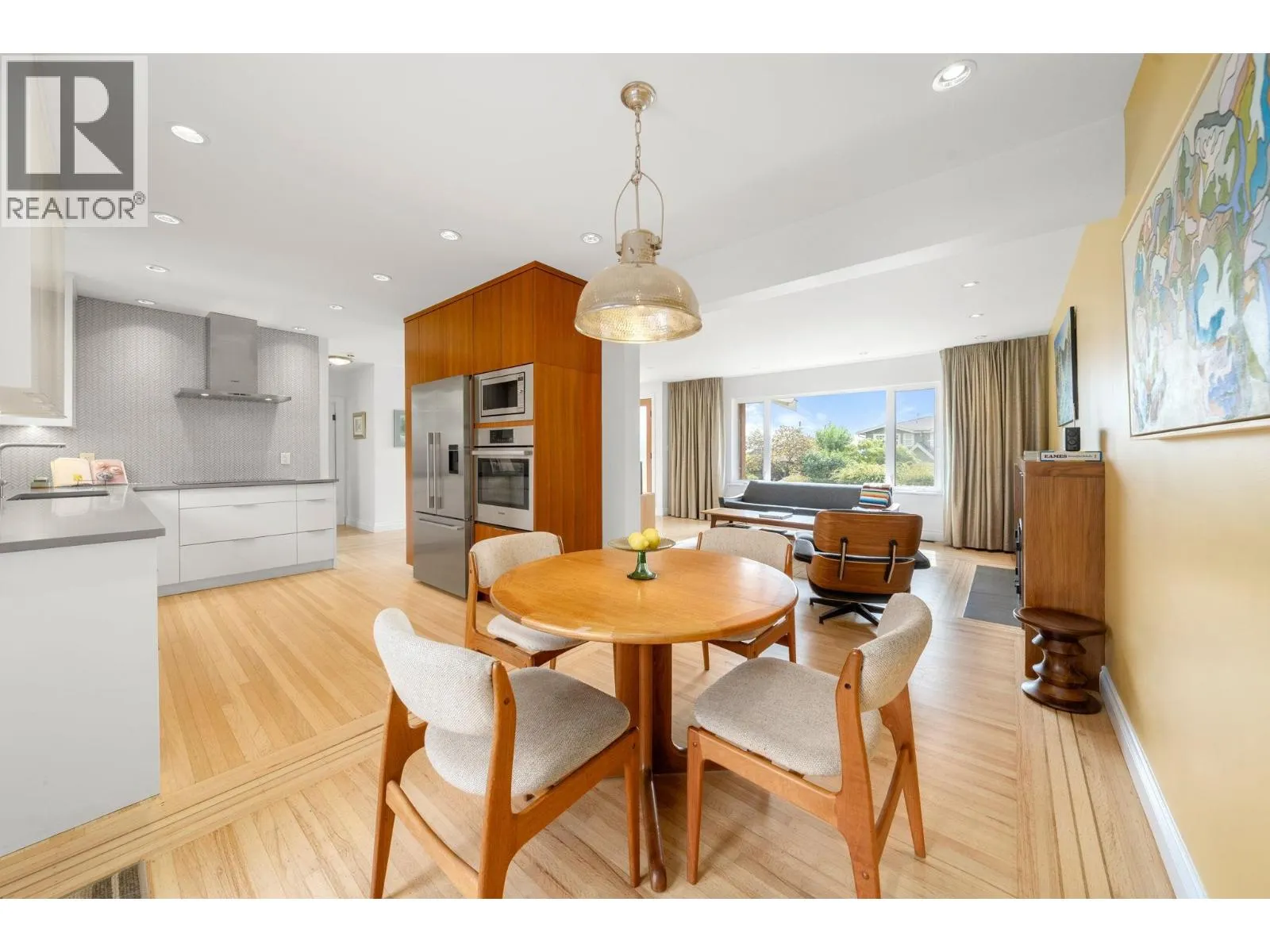 728 E 6TH STREET